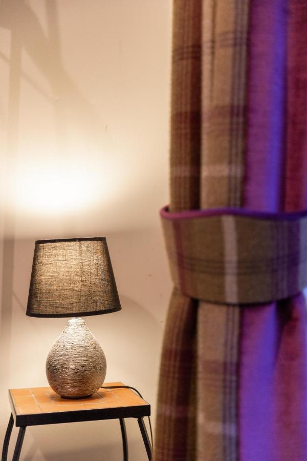 Two Bedroom Apartment Within Walking Distance To City Centre EDI Exteriér fotografie